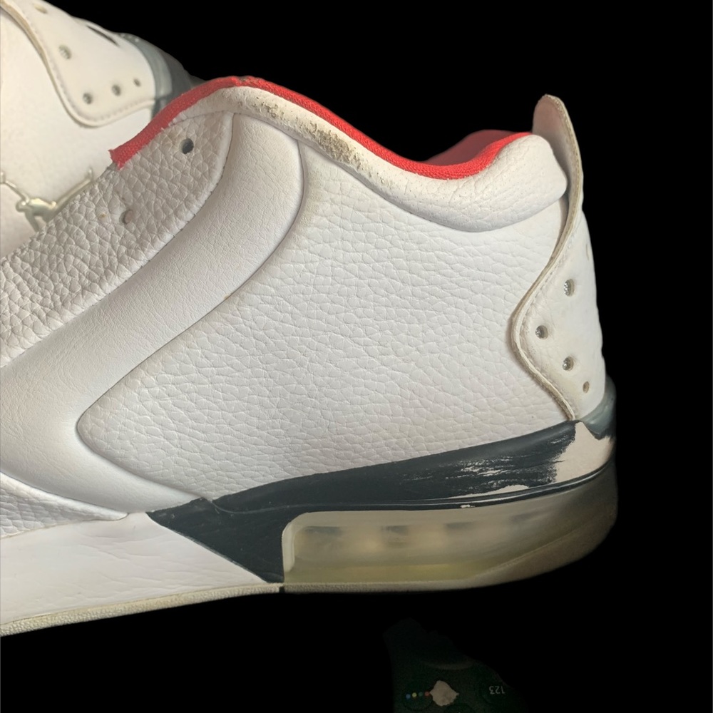Michael Jordan Big Fund white, silver and red bball kicks💫 size 9 mens. - Picture 8 of 13